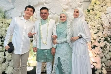 Dhini Aminarti dan Dimas...