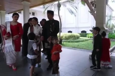 Outfit Keluarga Jokowi...