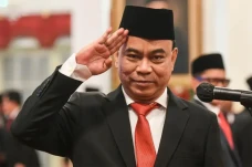 Serahkan Jabatan Menteri...
