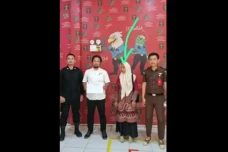 Dituduh Pukul Anak Polisi,...