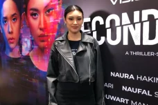 Naura Hakim Mainkan...