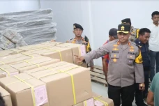 Ratusan Ribu Surat Suara...