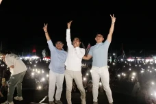 Sejalan Pemerintah Pusat,...