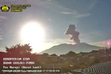 Gunung Marapi Erupsi...