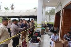 Ratusan Ribu Surat Suara...