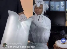 Jualan Kain Kafan di...
