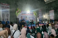 Ribuan Warga Deklarasi...