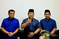 Prabowo Endorse Luthfi-Taj...