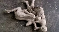 Teliti Reruntuhan Pompeii,...