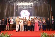 Jusuf Kalla Terima Penghargaan...