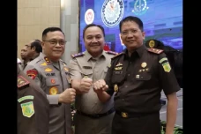 Bongkar Mafia Tanah,...