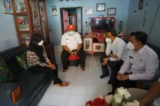Menteri Karding Minta...