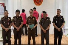 2 Eks Bendahara Dinas...
