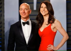 Kontras! Jeff Bezos...