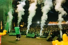 Ribuan Pengunjung Ramaikan...
