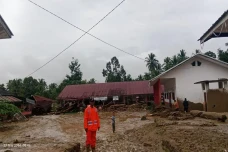 Banjir Bandang Terjang...