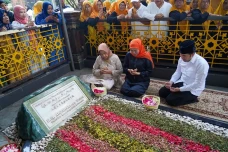 Khofifah-Emil Ziarah...