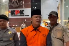 Massa Kepung Polrestabes...