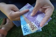 Catat, Karyawan Kerja...