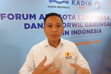 Hadiri Rapimnas Kadin...