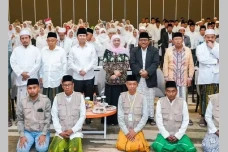 Sejarah Baru! Khofifah...