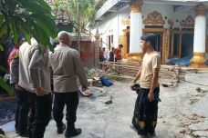 Diamuk hingga Nyaris...