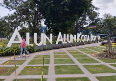 Cara ke Alun-Alun Kota...