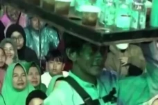 Siapa Penjual Es Teh...