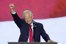 Trump Tunjuk Peter Navarro,...