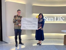 Sun Life Salurkan Bantuan...