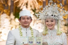 Rio Haryanto Resmi Nikahi...