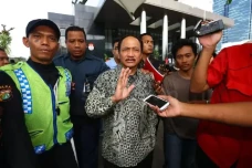 MK Gelar Sidang Perdana...