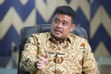 Dipecat PDIP, Bobby...