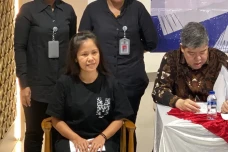15 Tahun di Indonesia,...