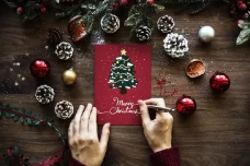 50 Ucapan Natal Menggunakan...