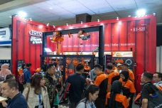 Perkembangan Teknologi...