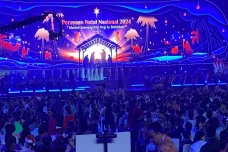 Hadiri Perayaan Natal...