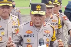 4 Perwira Polisi Ini...