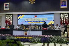 64 Anggota Polda Jabar...