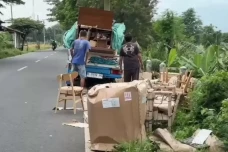 Gara-gara Kucing, Kakek...