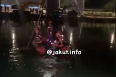 2 Orang Tenggelam di...