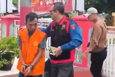 Kejati Bengkulu Tangkap...