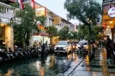 Turis Singapura Dilecehkan...