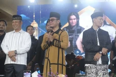 Ke Ponpes Ora Aji, Charly,...