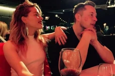 Kisah Cinta Liar Elon...