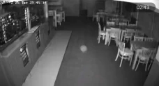 Hantu Mirip Bola Terbang...
