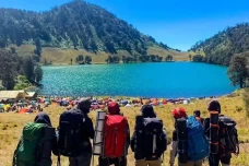 Jalur Pendakian ke Gunung...