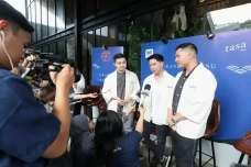 Kevin Sanjaya Buka Restoran...