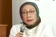 Ratna Sarumpaet Diperiksa...