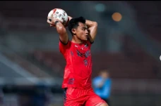 Lemparan Roket Pratama...